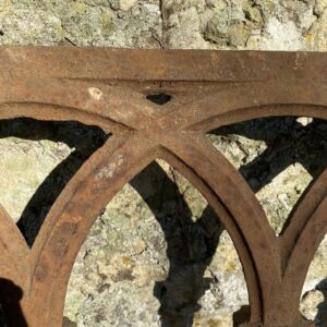 Lot de barrières en fonte – Image 3