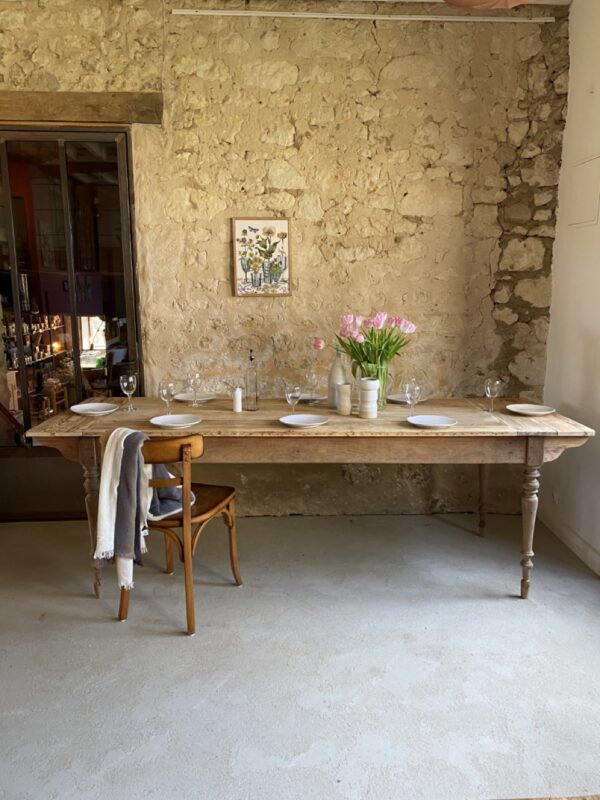 Table à pieds tournés