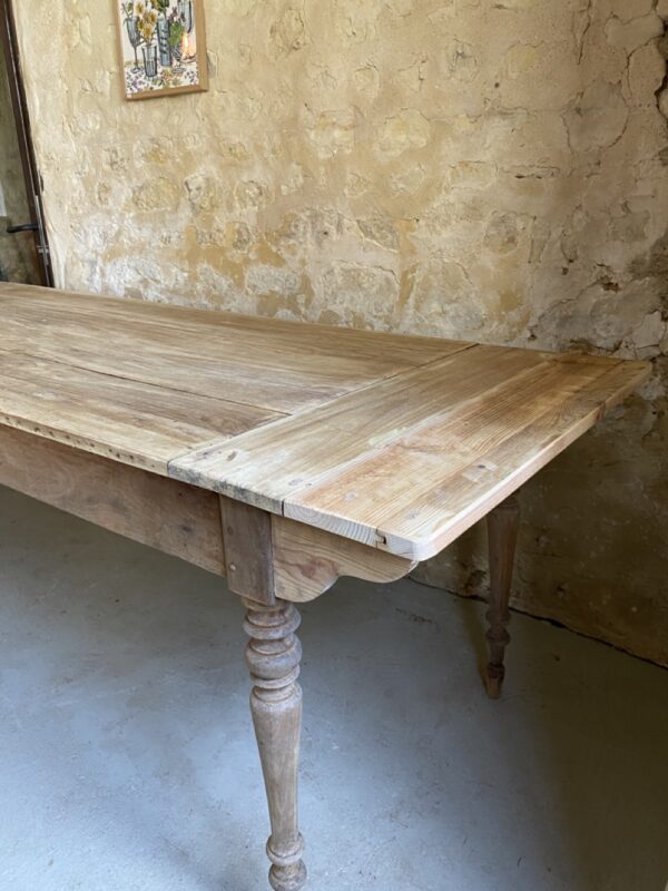 Table à pieds tournés – Image 6