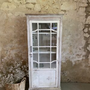Bonnetière blanche vitrée