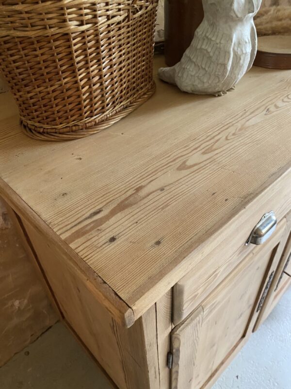 Buffet en pin – Image 14