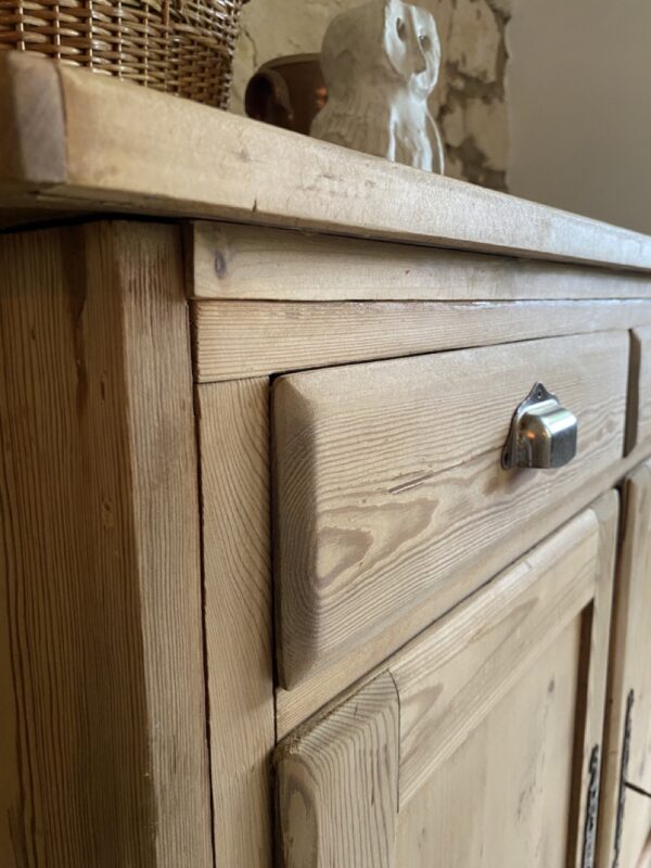 Buffet en pin – Image 13