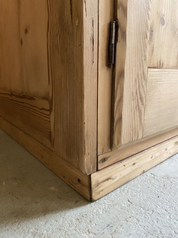 Buffet en pin – Image 12