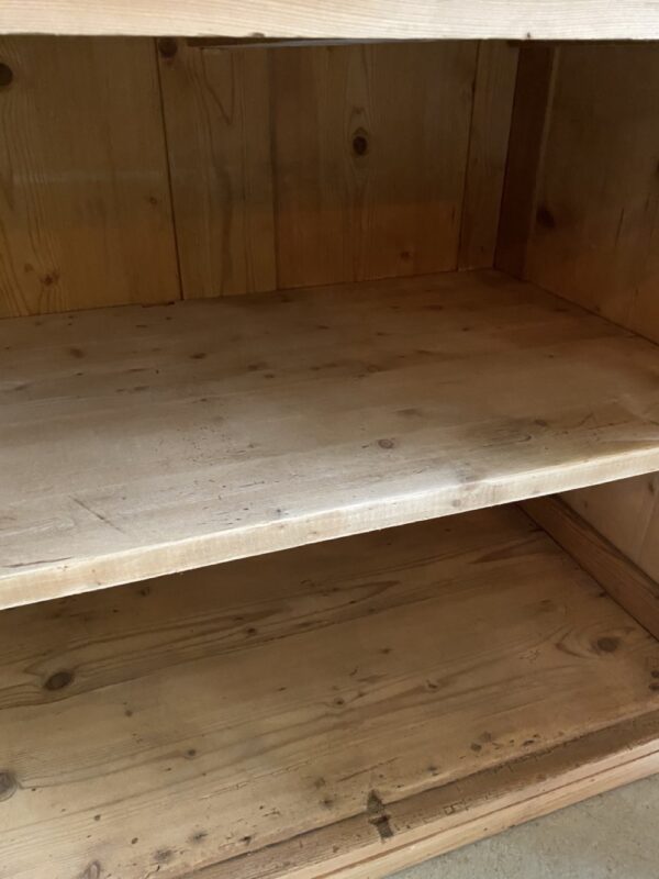 Buffet en pin – Image 6