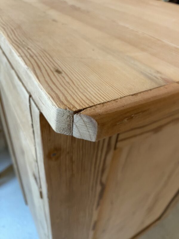 Buffet en pin – Image 3