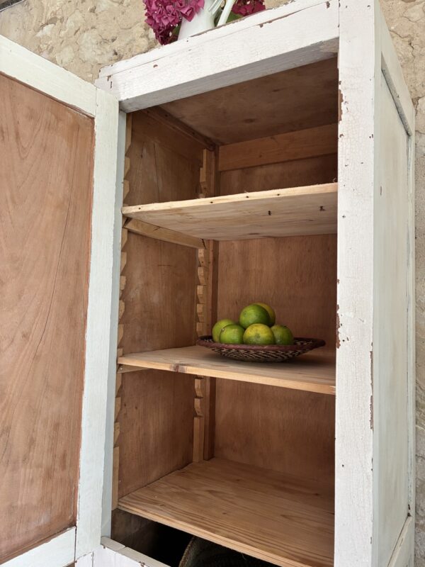 Armoire "homme debout" pâtiné blanc – Image 10