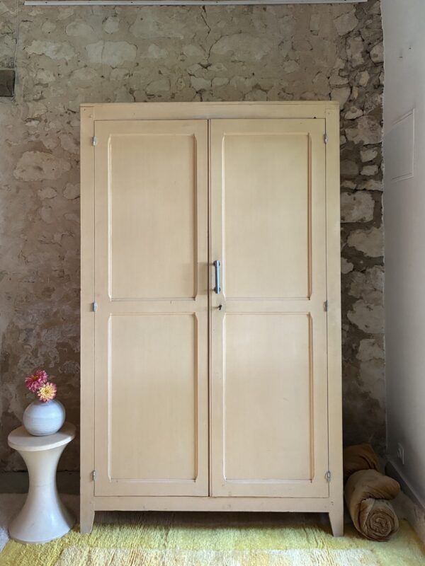 Armoire jaune
