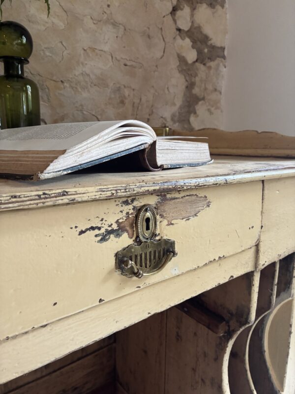 Bureau caisse patiné jaune – Image 10