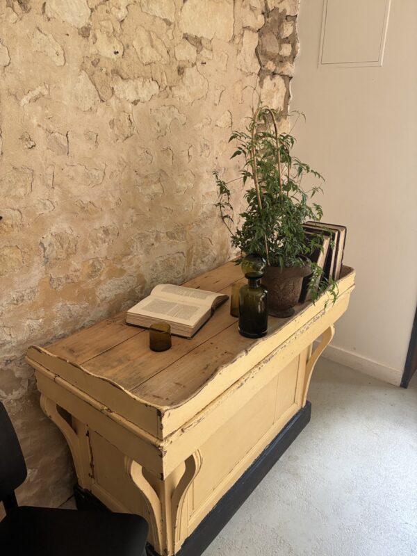 Bureau caisse patiné jaune – Image 7