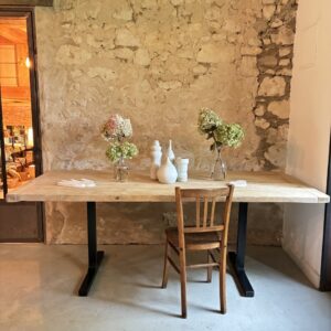 Table piètement métallique