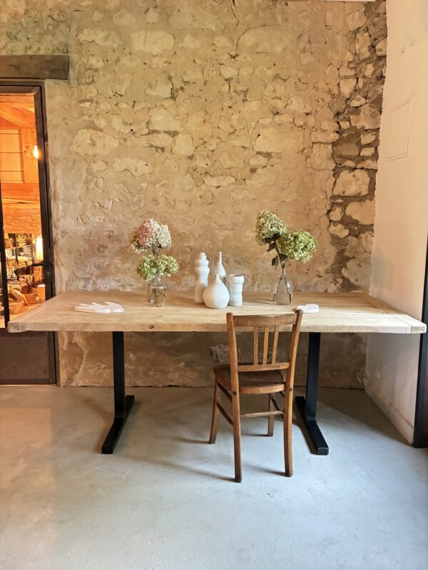 Table piètement métallique
