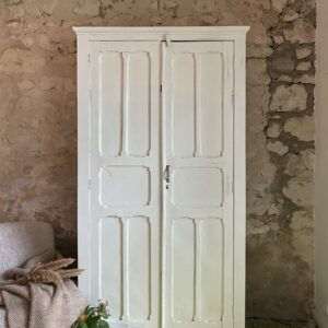 Armoire parisienne