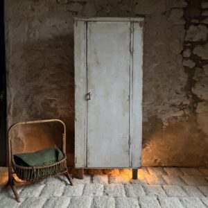 Armoirette blanche patinée