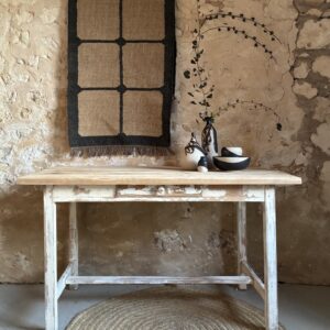 Table patinée blanche avec entretoise