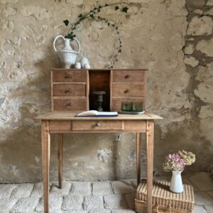Bureau avec rangements supérieurs
