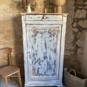 Meuble de rangement patiné