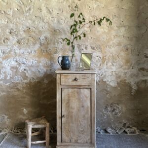 Table de chevet brute