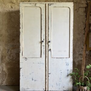 Armoire blanche liseré noir