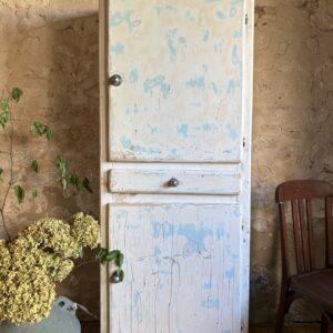 Meuble blanc patiné deux portes