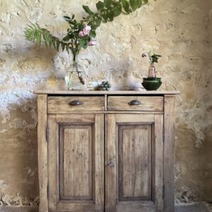 Buffet parisien en bois brut