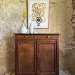 Buffet parisien foncé