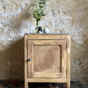 Chevet avec plateau en zinc