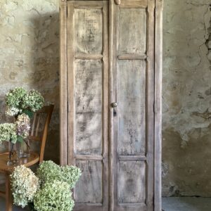 Armoirette en bois brut