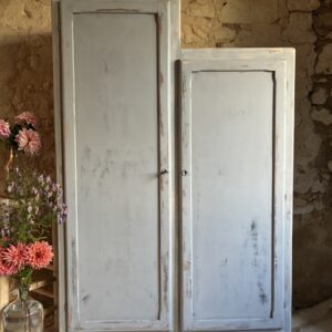 Armoire bleue asymétrique